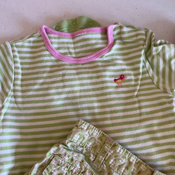 💕💚💕An adorable set of matching shorts and shirt. GAP 18-24M - Picture 4 of 17